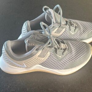 Nike Gray and White mc trainer